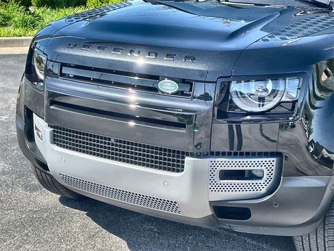 Certified 2023 Land Rover Defender 90 SE image 8