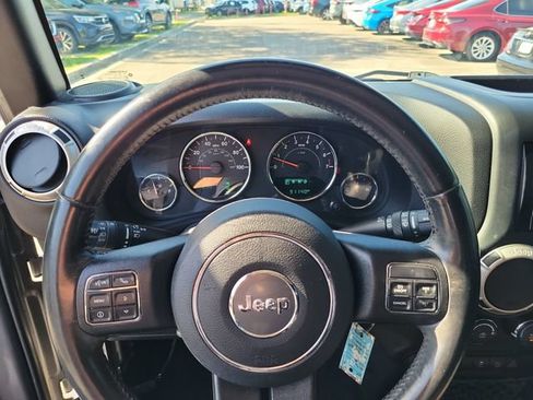 Used 2018 Jeep Wrangler Unlimited Sahara w/ Connectivity Group AWD/4WD image 24