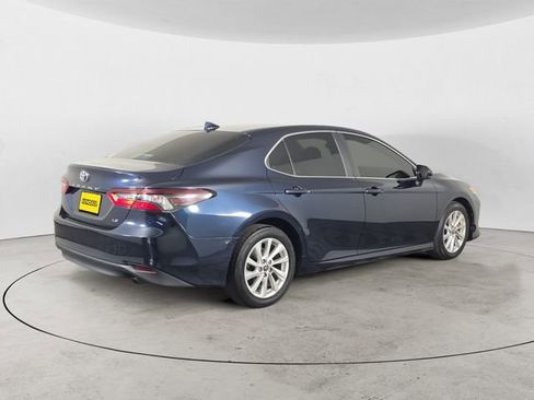 Used 2021 Toyota Camry LE image 5