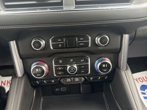 Used 2024 GMC Yukon XL SLT w/ SLT Luxury Package image 20