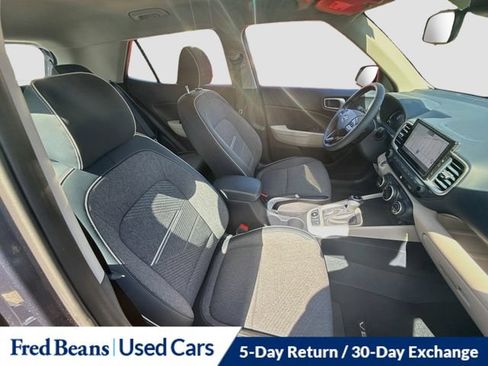 Used 2023 Hyundai Venue Limited w/ Cargo Package FWD image 31