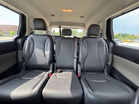 Used 2026 Kia Carnival FWD image 37
