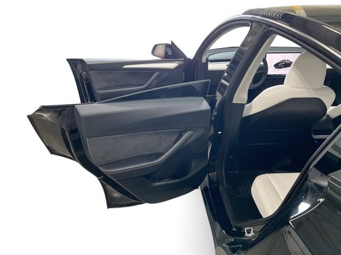 Certified 2023 Tesla Model Y Long Range AWD/4WD image 10