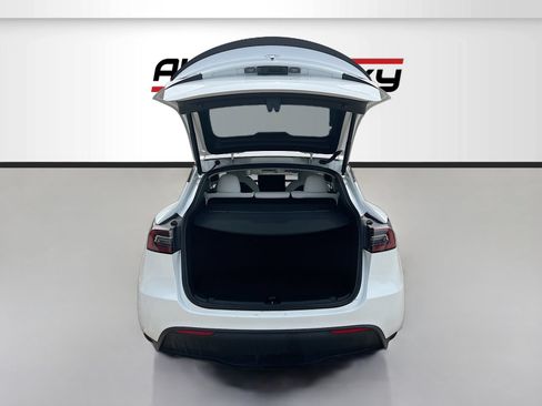 Used 2024 Tesla Model Y Performance AWD/4WD image 25