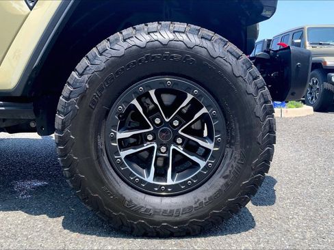 Certified 2025 Jeep Wrangler Unlimited Rubicon AWD/4WD image 10