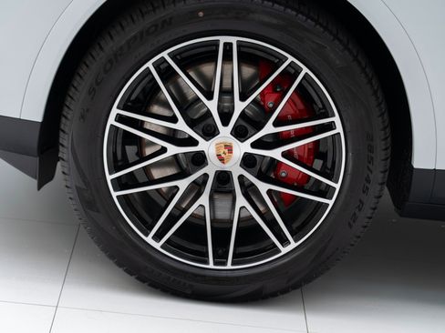 New 2026 Porsche Cayenne S image 12