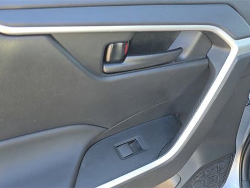 Used 2022 Toyota RAV4 LE image 16