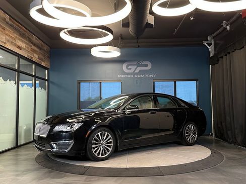 Used 2019 Lincoln MKZ Reserve FWD image 7