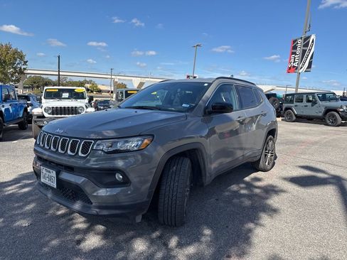 Certified 2024 Jeep Compass Latitude image 38