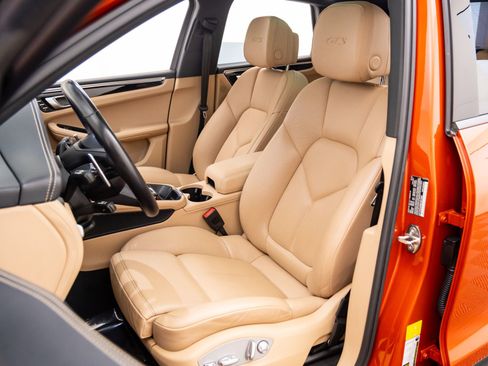 Certified 2022 Porsche Macan GTS image 5