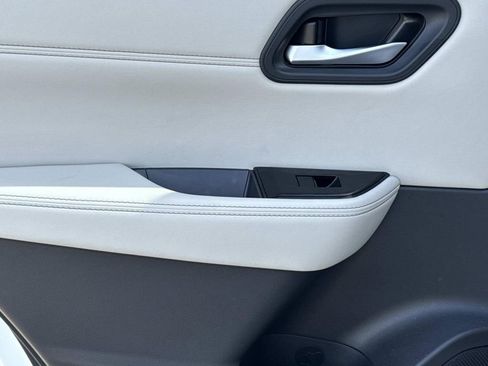 Used 2026 Nissan Rogue SV image 11