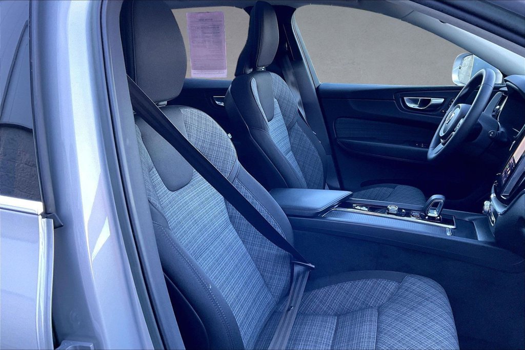 Certified 2023 Volvo XC60 B5 Core AWD/4WD image 29