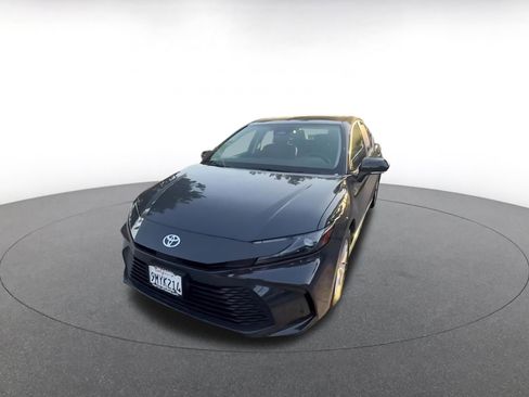 Used 2025 Toyota Camry LE image 7