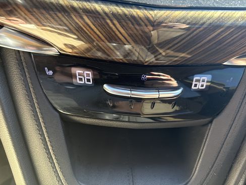 Used 2022 Cadillac XT6 Premium Luxury w/ Platinum Package image 29