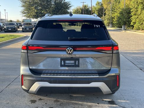 Used 2026 Volkswagen Tiguan S FWD image 8