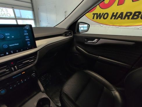 Used 2024 Ford Escape Platinum image 23