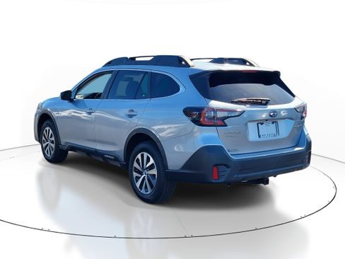Used 2021 Subaru Outback Premium image 4