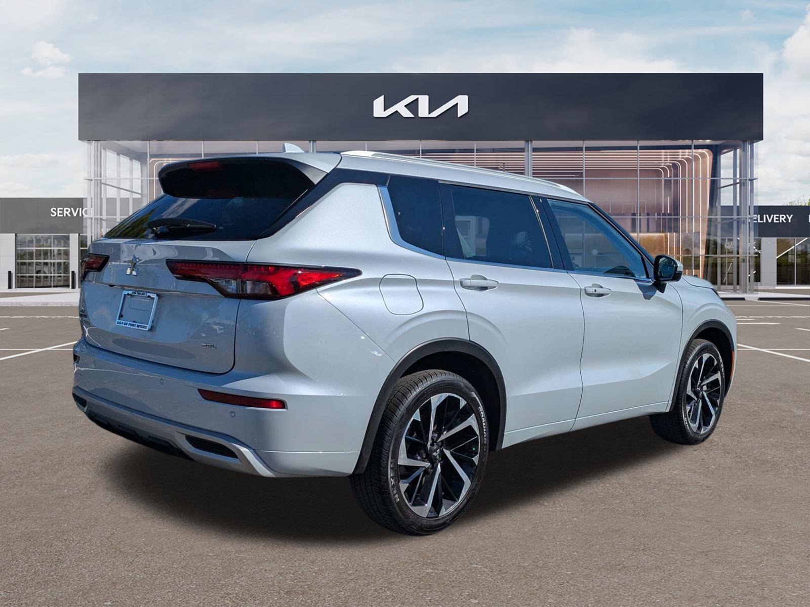 Used 2023 Mitsubishi Outlander SEL FWD image 4