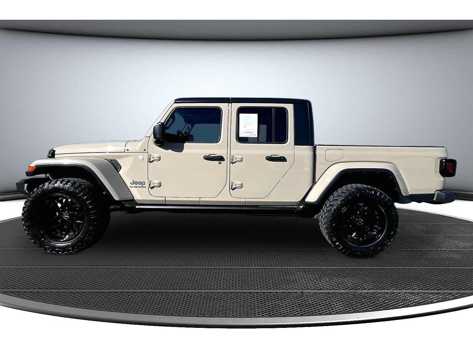 Used 2022 Jeep Gladiator Overland w/ Trailer Tow Package AWD/4WD image 18