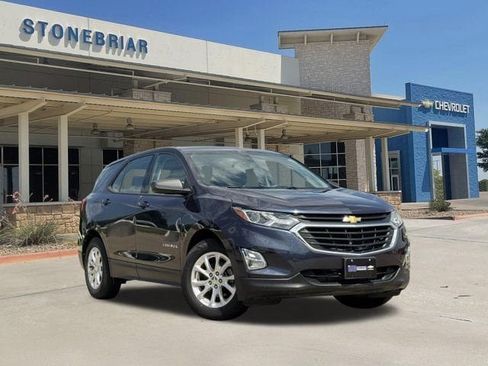 Used 2019 Chevrolet Equinox LS FWD image 2