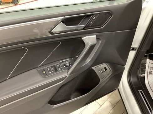 Used 2023 Volkswagen Tiguan SE R-Line image 17