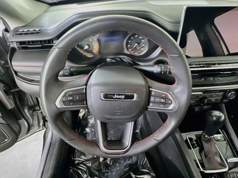 Used 2022 Jeep Compass Trailhawk AWD/4WD image 11