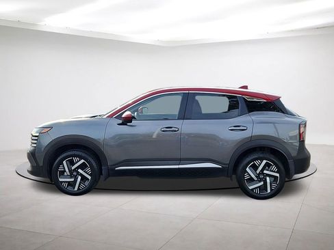 Used 2025 Nissan Kicks SV image 4