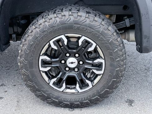 Used 2023 Chevrolet Silverado 1500 ZR2 w/ Technology Package AWD/4WD image 35