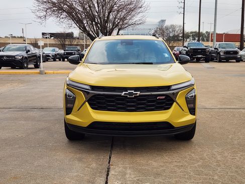 Certified 2024 Chevrolet Trax RS w/ Driver Confidence Package image 3