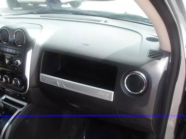 Used 2016 Jeep Compass High Altitude FWD image 25