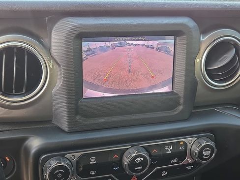 Used 2020 Jeep Wrangler Unlimited Sahara AWD/4WD image 20