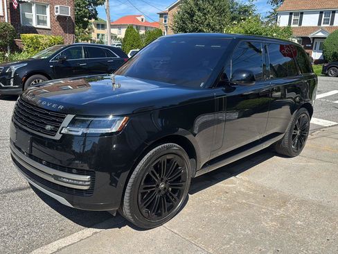 Used 2023 Land Rover Range Rover SE AWD/4WD image 2