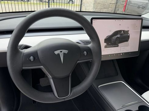 Used 2024 Tesla Model Y Long Range AWD/4WD image 11