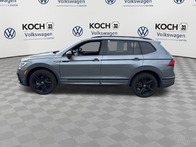 Certified 2023 Volkswagen Tiguan SE R-Line AWD/4WD image 4