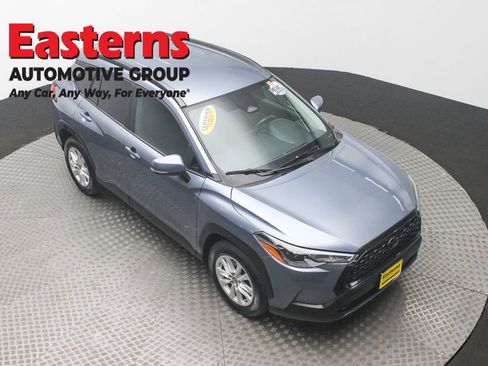 Used 2024 Toyota Corolla Cross LE image 3