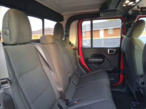 Used 2023 Jeep Gladiator Sport image 17