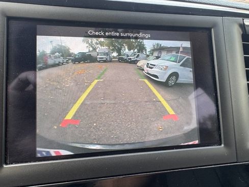 Used 2019 Chrysler Pacifica Touring-L image 21