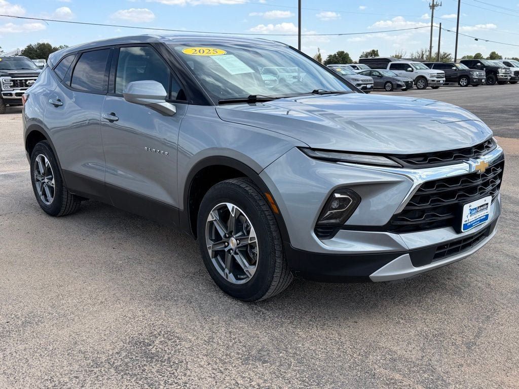 Used 2025 Chevrolet Blazer LT FWD image 4