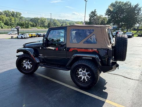 Used 2012 Jeep Wrangler Sahara w/ Connectivity Group AWD/4WD image 6