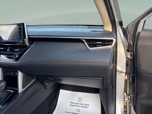 Used 2022 Toyota Corolla Cross XLE image 36