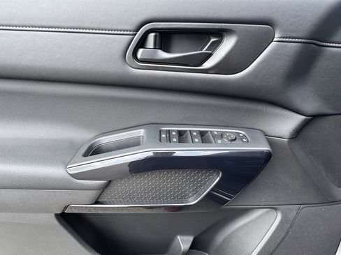 Certified 2025 Nissan Pathfinder SV w/ Black Appearance Package image 18