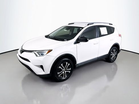 Used 2018 Toyota RAV4 LE FWD image 3
