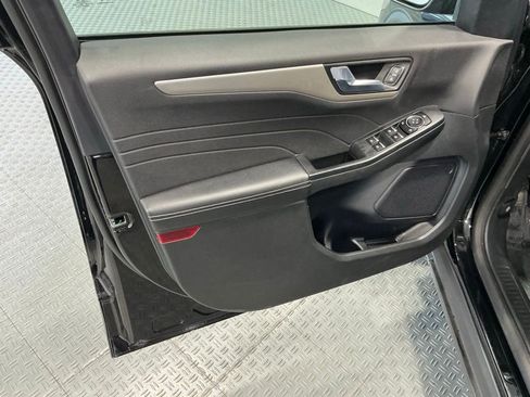 Used 2022 Ford Escape SEL image 19