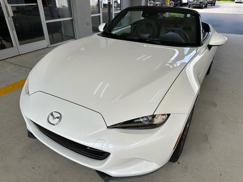 Used 2019 MAZDA MX-5 Miata Grand Touring RWD image 2
