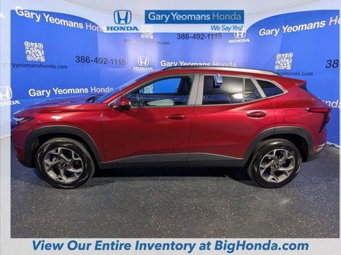 Used 2025 Chevrolet Trax LT w/ Driver Confidence Package image 7