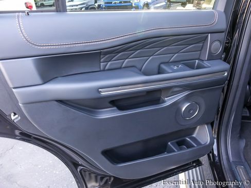 Used 2024 Ford Expedition Platinum image 30