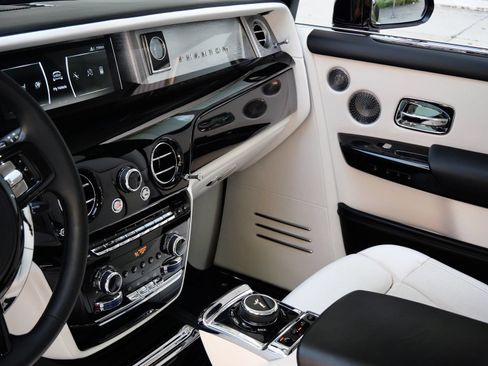 Certified 2022 Rolls-Royce Phantom Extended Wheelbase w/ The Phantom Package RWD image 23