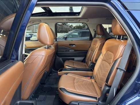 Used 2023 Nissan Pathfinder Platinum image 36