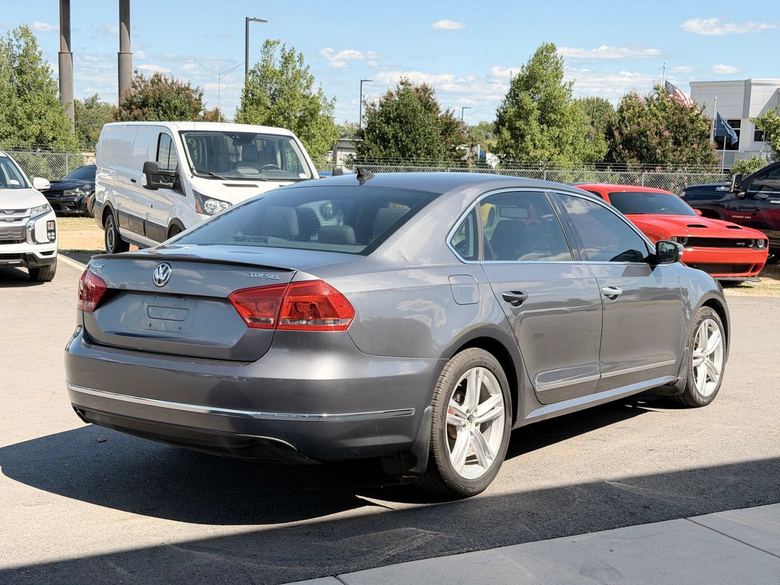 Used 2015 Volkswagen Passat TDI SEL Premium FWD image 5