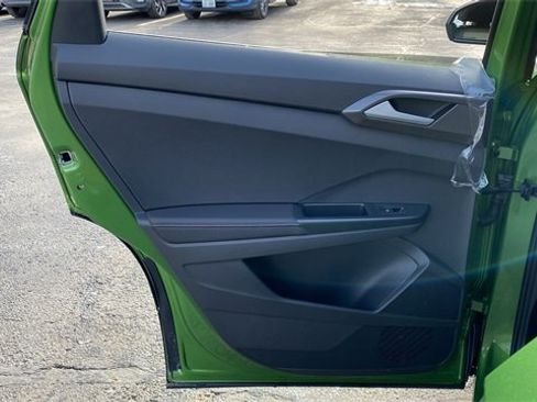 New 2026 Volkswagen Taos SE image 34